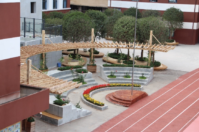 图九,小花园图十,学生宿舍图十一,学校升旗仪式(2019.