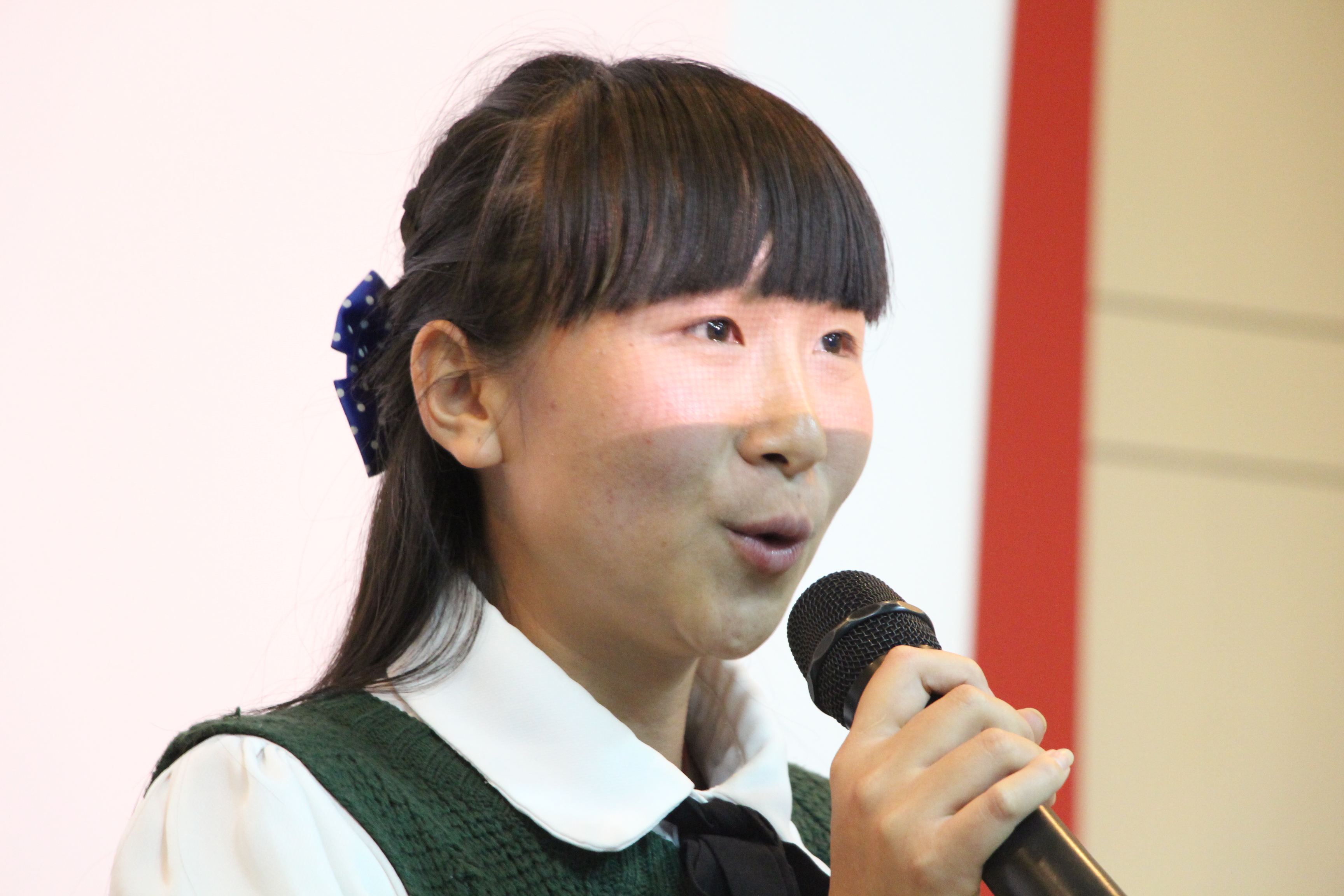 一等奖获得者分别是电技7班杨彤同学,计43班梁宇瑾同学